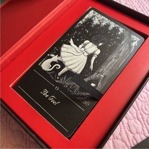 Phantomwise Tarot Deck and Guidebook - Picture 10 of 11